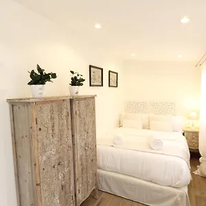Holiday home Centre Mediterranean House- 5 Bedroom, 4 Bathroom, Terrace Courtyard, Private Rooptop Pool, Sitges